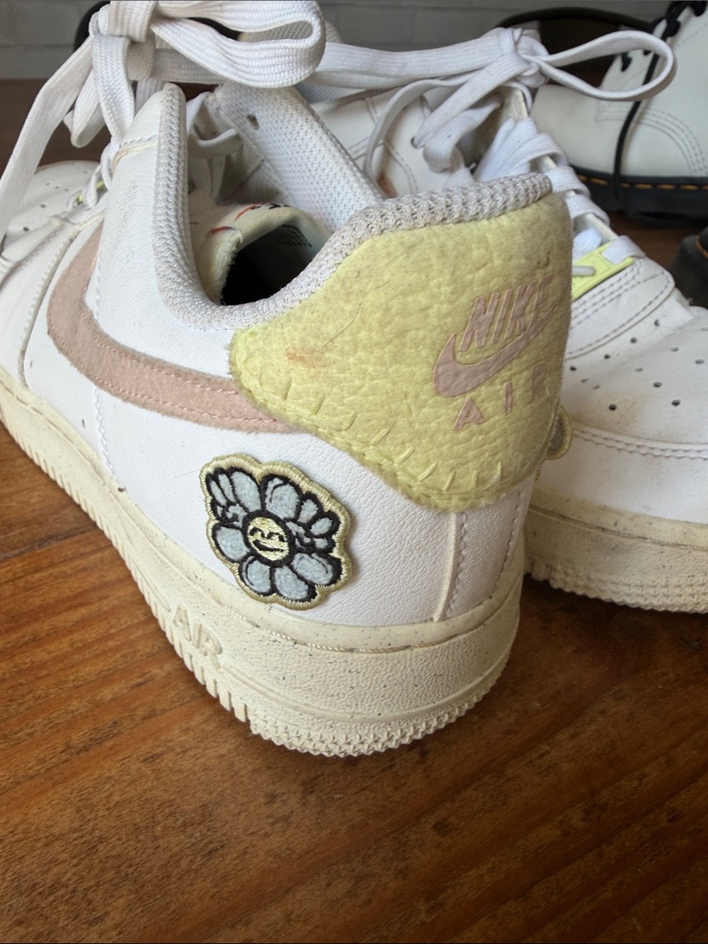 Women’s Nike Air Force One - Picture 3 of 5